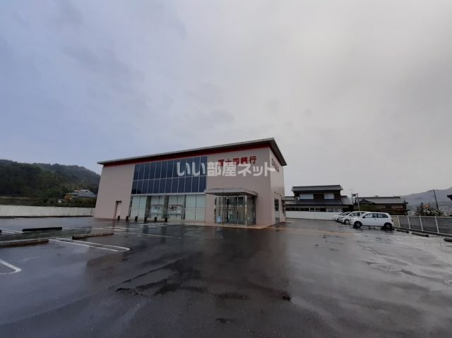 銀行　百十四銀行志度支店（銀行）まで723m