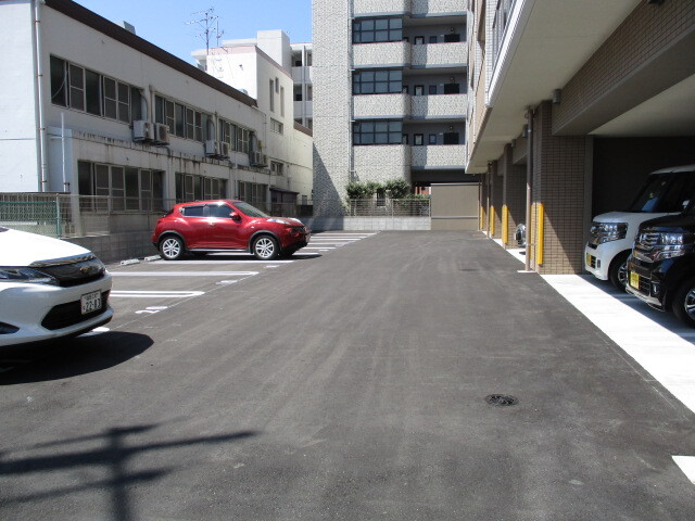 駐車場　駐車場に車を止められます