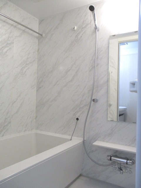 バス・シャワールーム　お風呂で日々の疲れを落としましょう