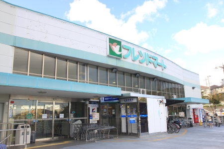 スーパー　フレンドマート雄琴駅前店（スーパー）まで410m