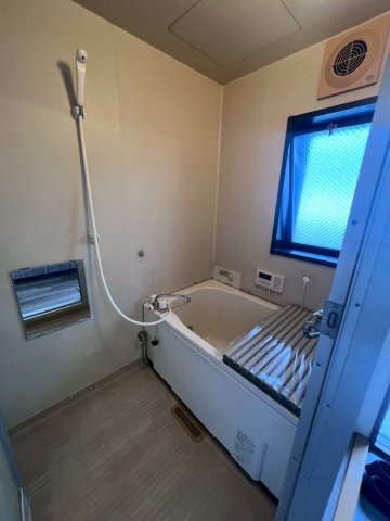 バス・シャワールーム　追い焚き機能が付いたお風呂です