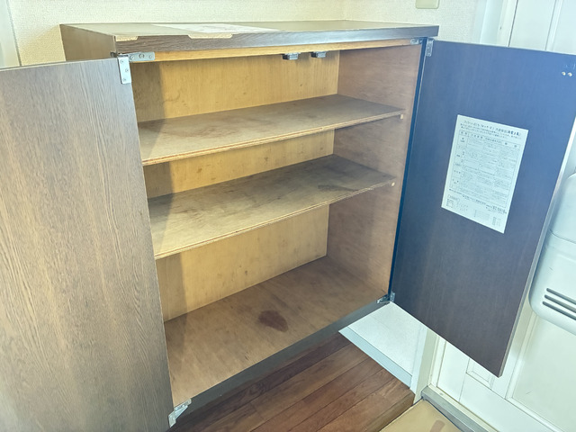 玄関　玄関には下駄箱があります。