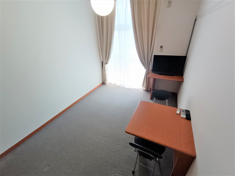 居室・リビング　家電・家具付きのお部屋です。