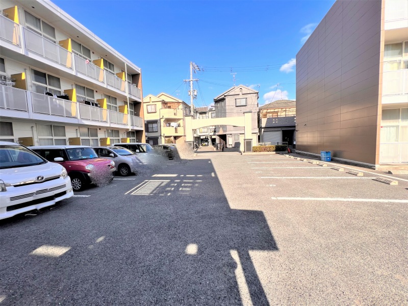 その他　駐車場は別料金となります。