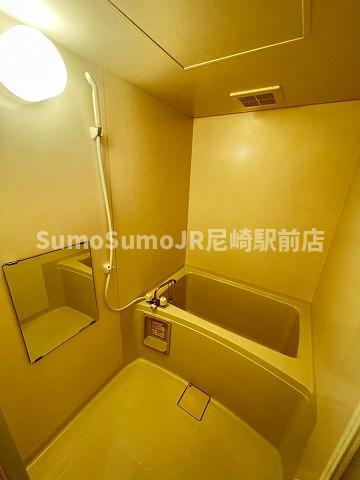 バス・シャワールーム　落ち着いた空間のお風呂です