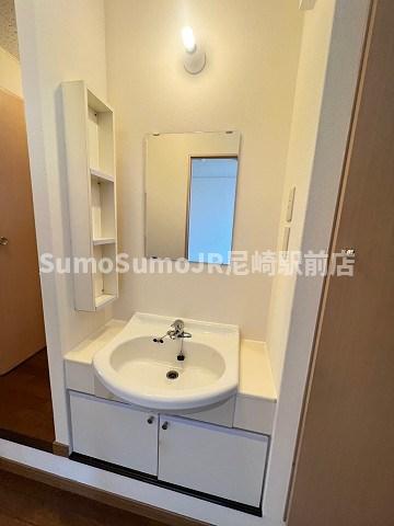 洗面設備　スペースが確保できる洗面所です