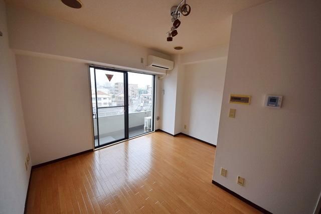 居室・リビング　間接照明付きです