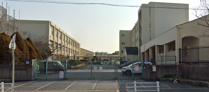 中学校　神戸市立長坂中学校（中学校）まで905m