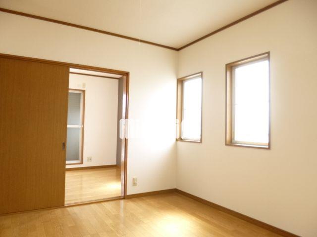 庭　窓が多いです☆