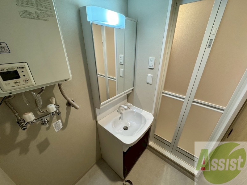 洗面設備　お洒落な独立洗面化粧台になっておりました！