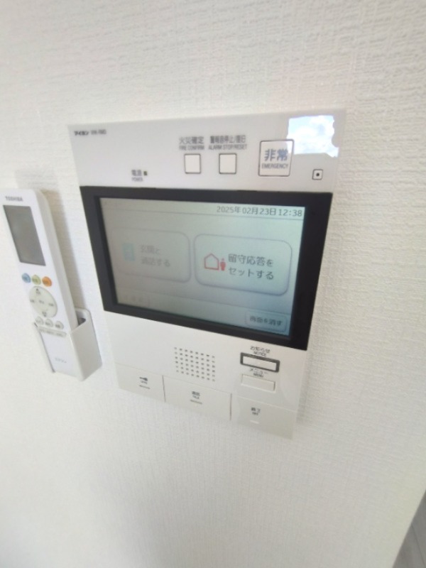 セキュリティ　壁にＴＶモニターフォン