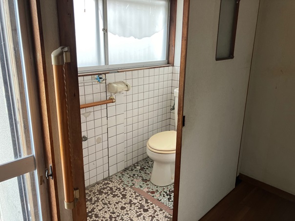 永田アパートのトイレ写真