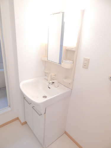 洗面設備　独立洗面台、朝の身支度には欠かせません