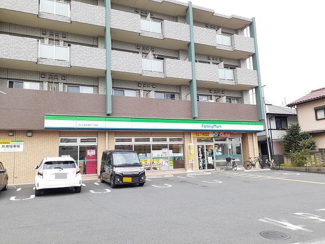 コンビニ　ファミマさいたま大成町1丁目店（コンビニ）まで450m