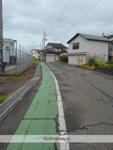その他　前面道路（その他）まで0m
