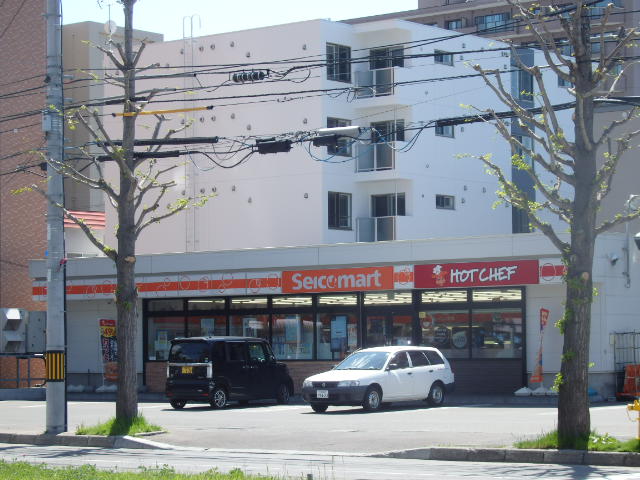 コンビニ　セイコーマート（コンビニ）まで201m