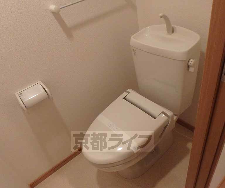 トイレ　ウォームレット付のお手洗いです！