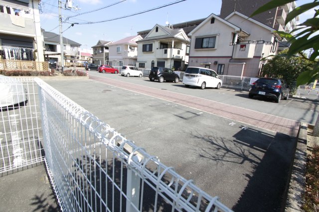 駐車場　駐車場に車を止められます