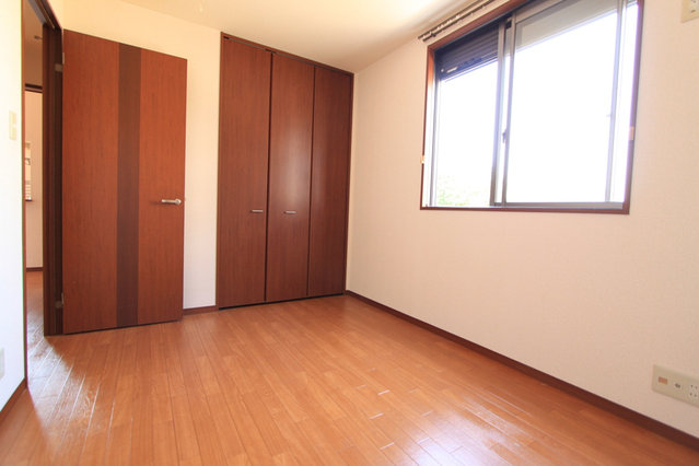 その他部屋・スペース　広くて明るい寝室