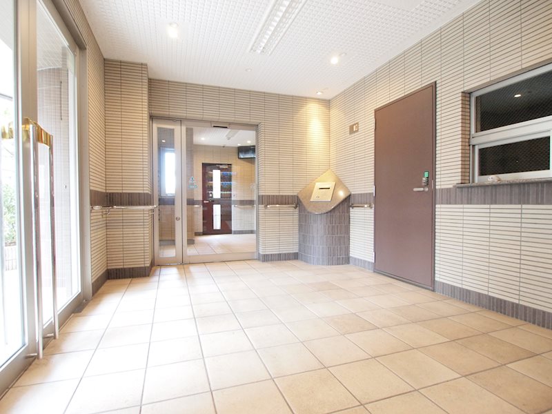 エントランス　高級感のあるつくりです♪