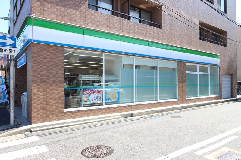 コンビニ　ファミリーマート庄内通店（コンビニ）まで96m