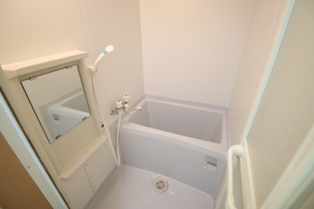 バス・シャワールーム　※別室の参考写真の為、現況優先です。