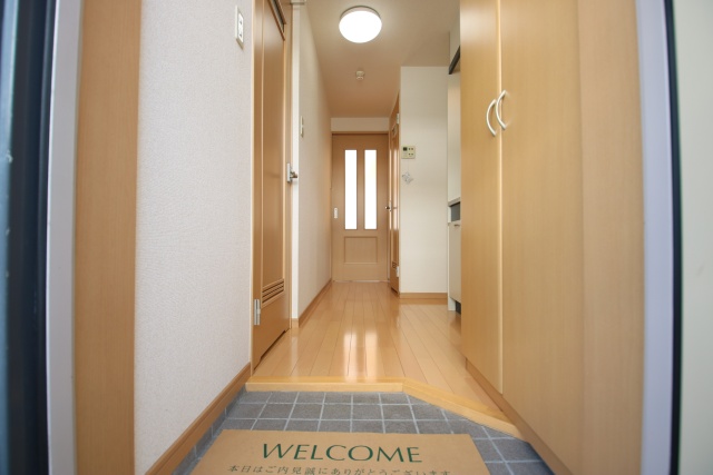 玄関　※別室の参考写真の為、現況優先です。