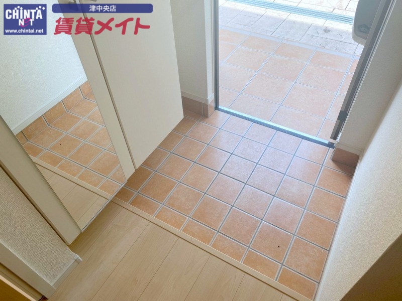 玄関　反転タイプ参考写真