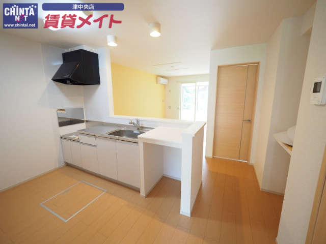 キッチン　反転タイプ参考写真