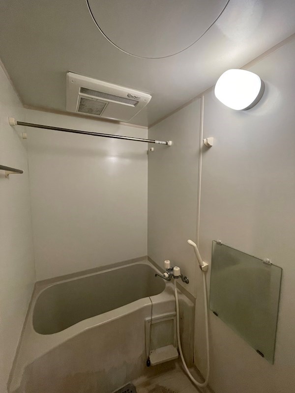 バス・シャワールーム　※同タイプの他のお部屋です