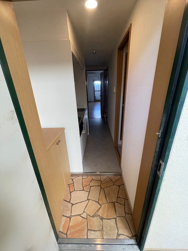 玄関　※同タイプの他のお部屋です