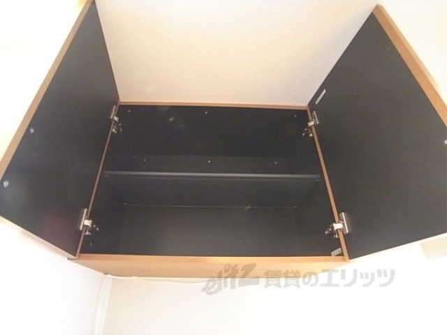 収納　洗濯機置き場上部