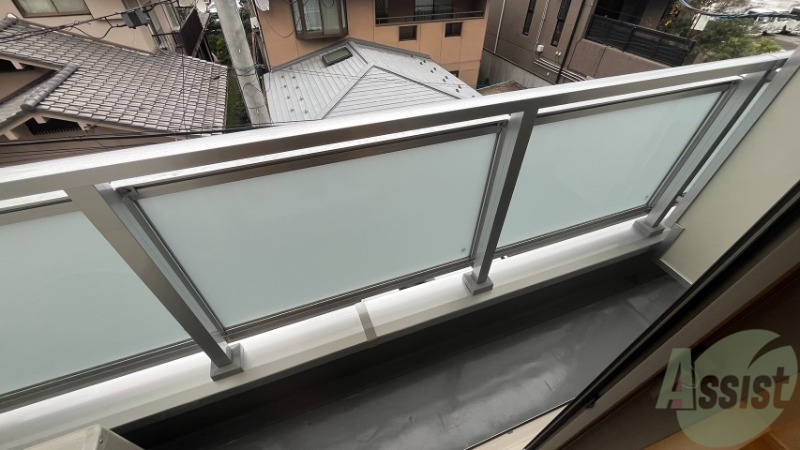 バルコニー　お天気の良い日にはお布団も干せるスペースがあります。