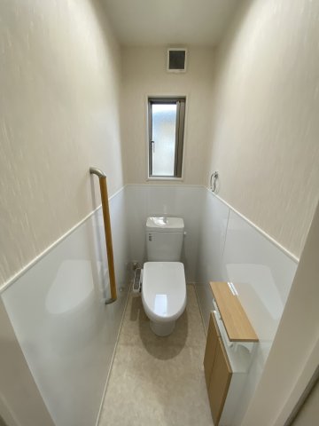 トイレ　温水洗浄便座付き