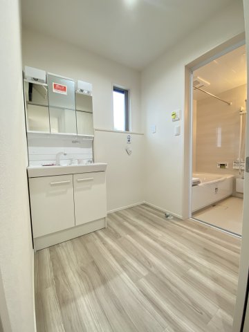 洗面設備　シャワー付き洗面台