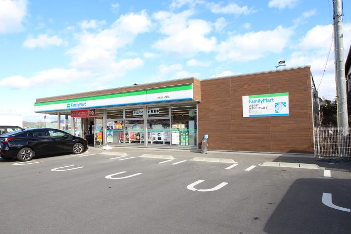 コンビニ　ファミリーマート花尻ききょう町店（コンビニ）まで117m