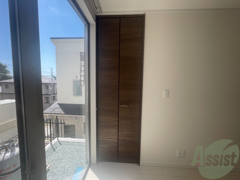 収納　収納はこちらのクローゼットをお使いください。