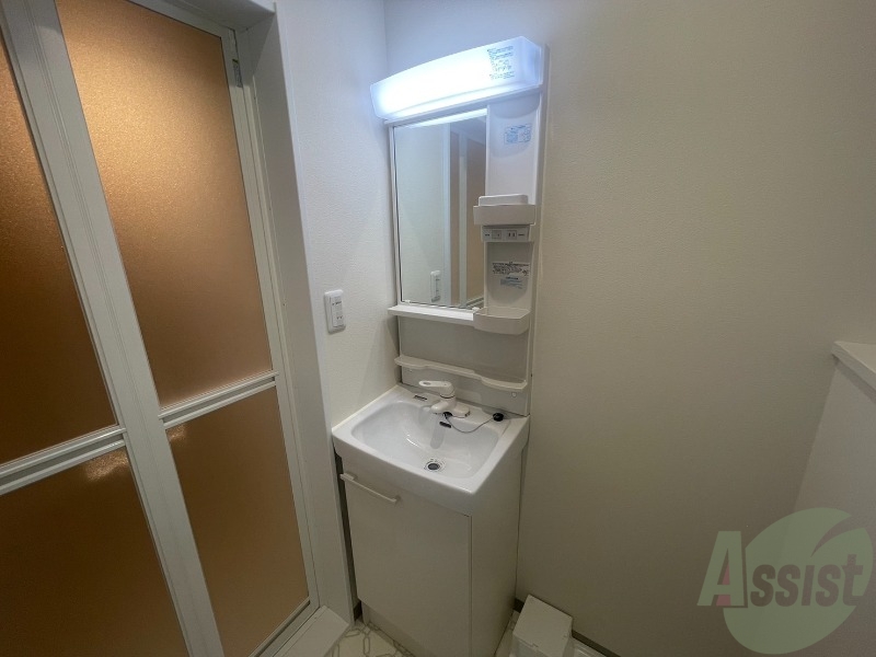 洗面設備　洗面台は独立しています。朝の身支度はこちらでどうぞ～