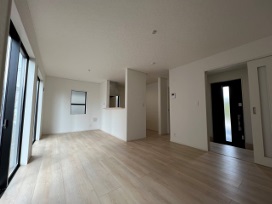 居室・リビング　リビング16帖対面式キッチン　IH3口コンロ付