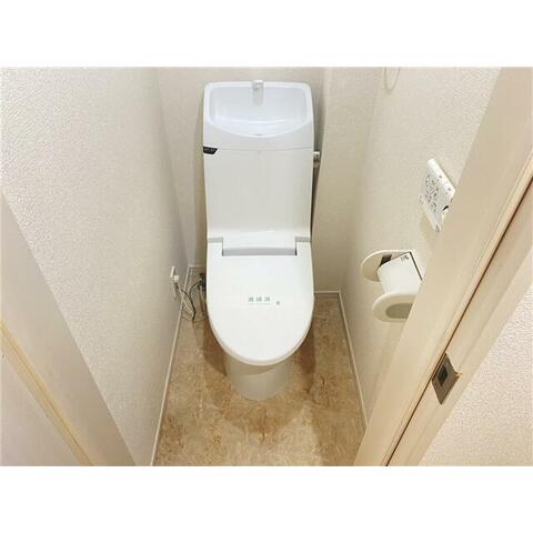 トイレ　温水洗浄便座付き♪