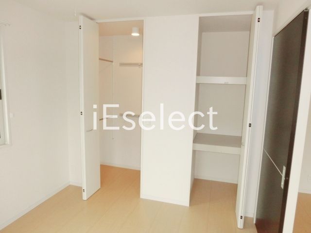 収納　洋室にあるクローゼット。広くて使いやすいです。