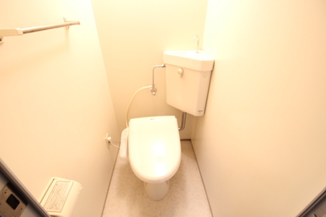 トイレ　温水器付暖房便座