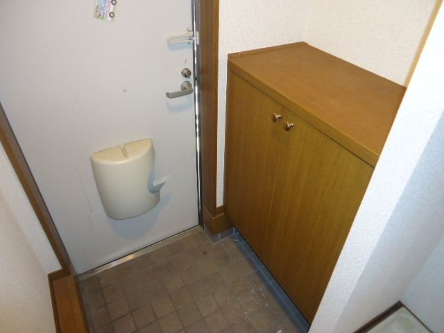 玄関　☆広めのロフト付1K！閑静な住宅地！Bフレッツ対応☆