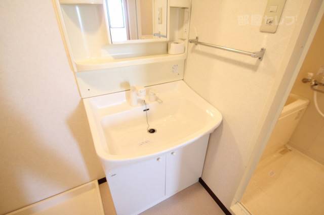 洗面設備　他号室の写真になります。