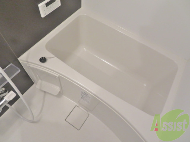 バス・シャワールーム　浴室は追炊機能、浴室乾燥機付きです。設備が充実してますね。