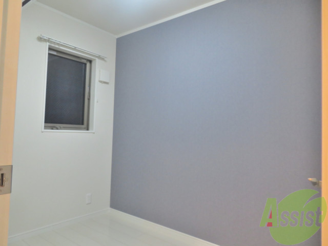 その他部屋・スペース　寝室は３．３帖の洋室です。シングルベッドをおすすめします。