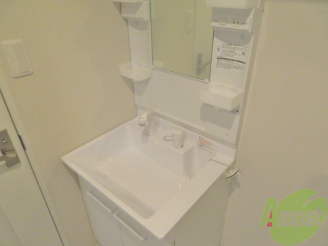 洗面設備　洗面台は独立洗面台です。毎日の身支度が楽しくなりますね。