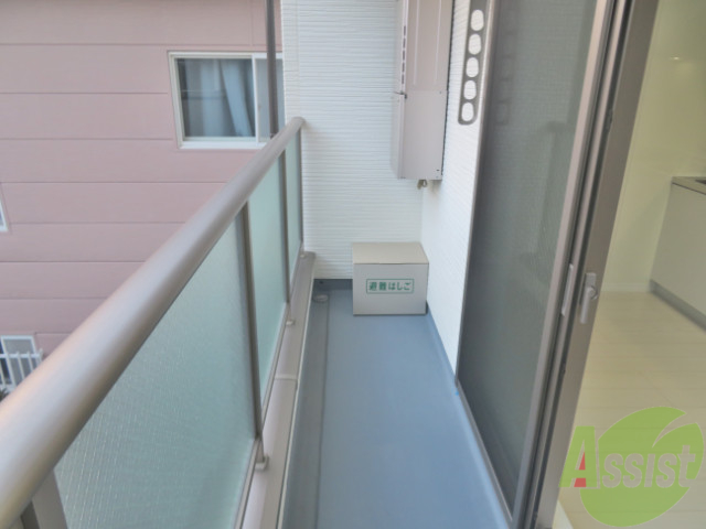 バルコニー　バルコニーはこちらです。長さも幅緒丁度いい広さですね。