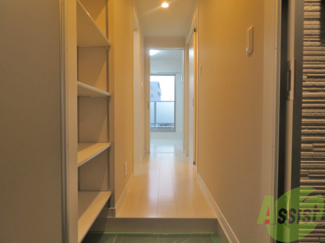 玄関　玄関から撮影しました。お部屋の明るさが伝わりますか？