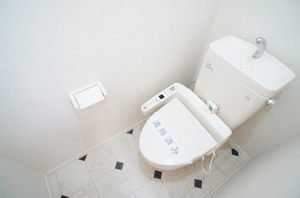 トイレ　温水洗浄暖房便座付きで、寒い冬もポカポカ快適